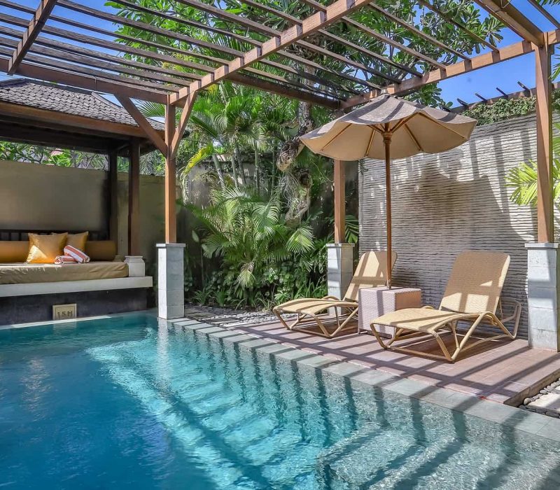 pool-builders luxury outdoor pool